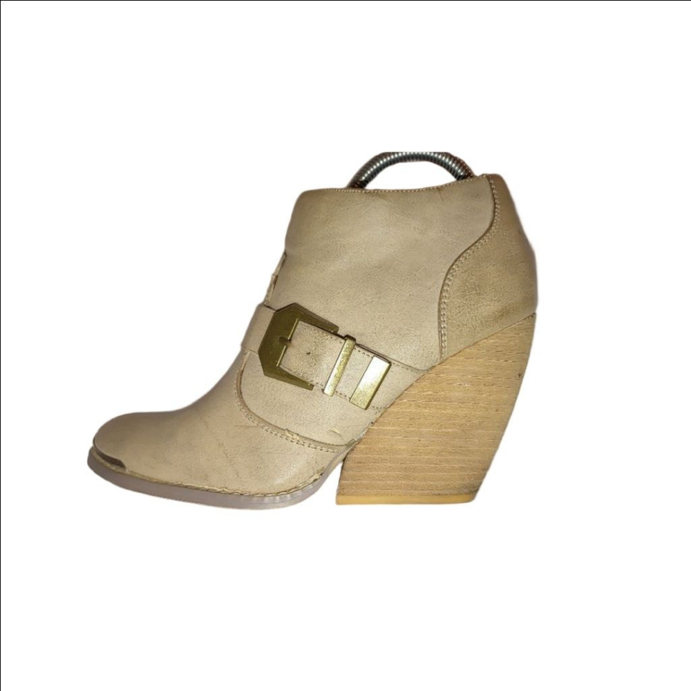 Very Volatile Ankle Boots Size 8.5